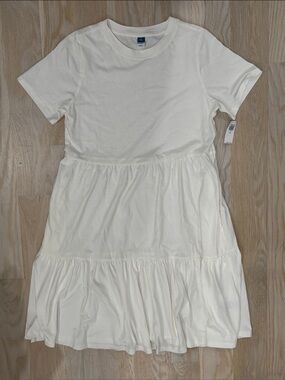 Old Navy Women’s tiered dress in white size Small Tall